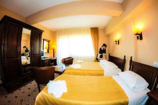 Отель Complex Turistic Bella Vista Сэчеле Двухместный номер с 2 отдельными кроватями-1